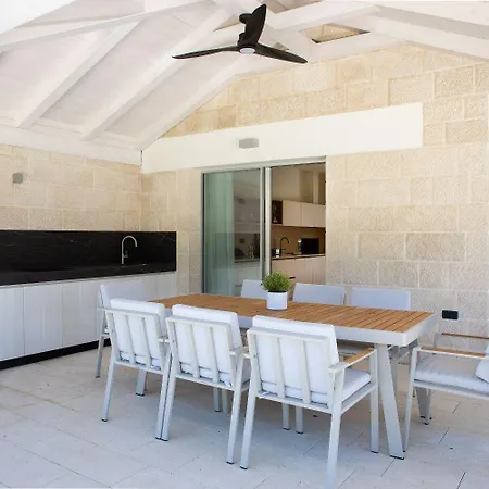 St Luisa With Private Pool Ferienhaus